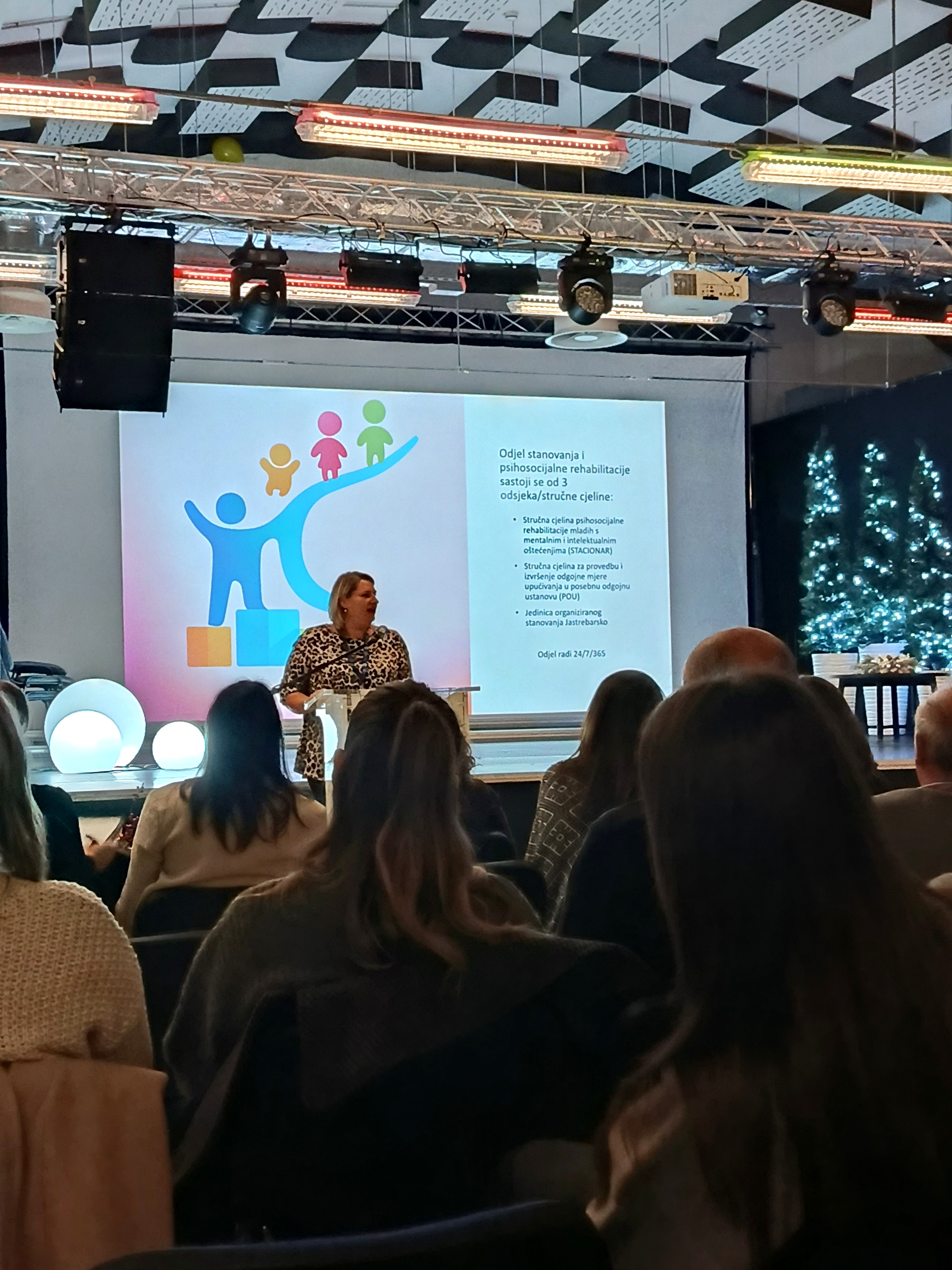 Prisustvovali smo na stručnom skupu „Sustav koji raste s djetetom: izazovi i perspektive u radu s djecom s teškoćama i problemima u ponašanju“