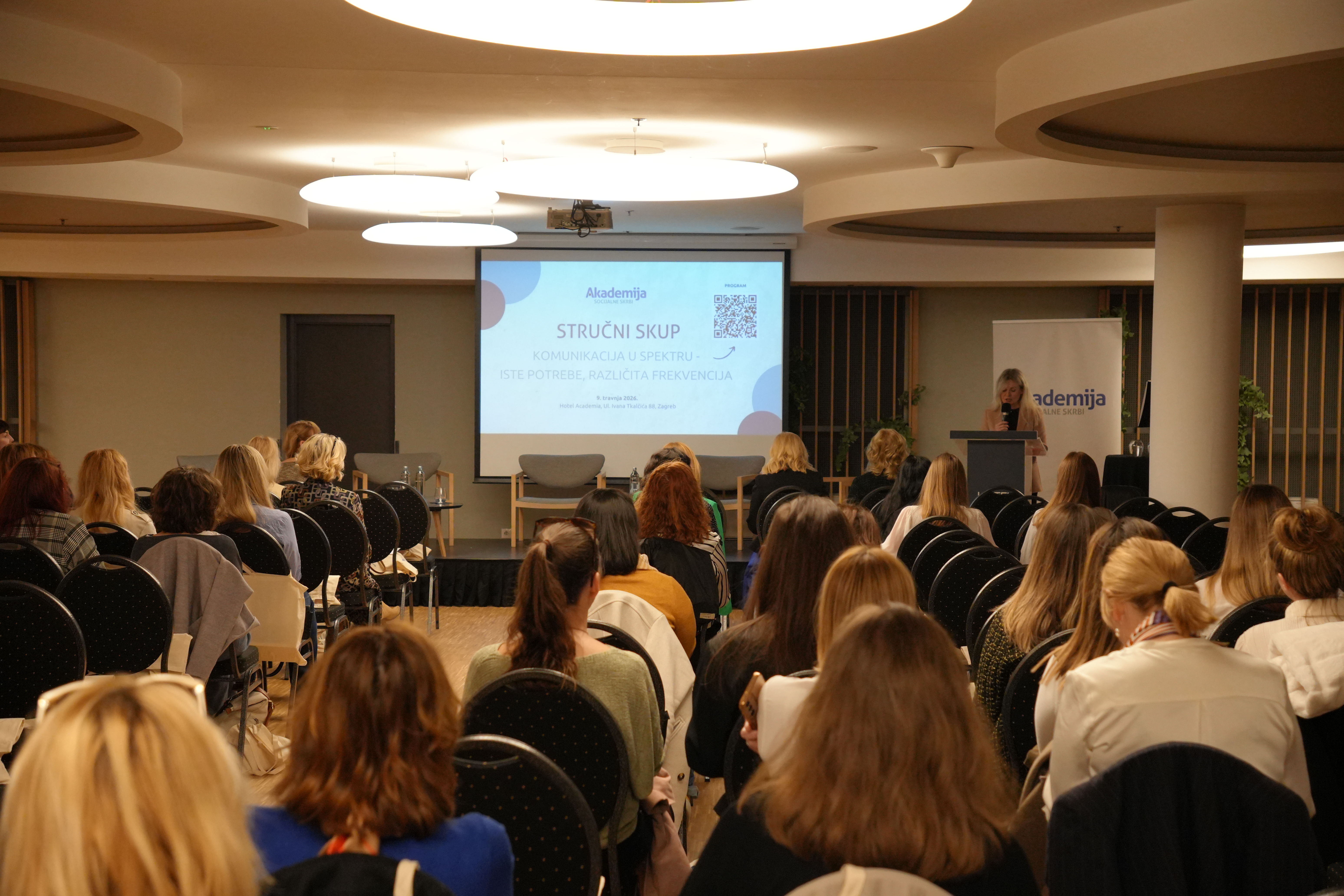 Održan je stručni skup pod nazivom „Komunikacija u spektru – iste potrebe, različita frekvencija“ – iako su nam frekvencije ponekad različite, naše su potrebe za uvažavanjem i pripadanjem identične